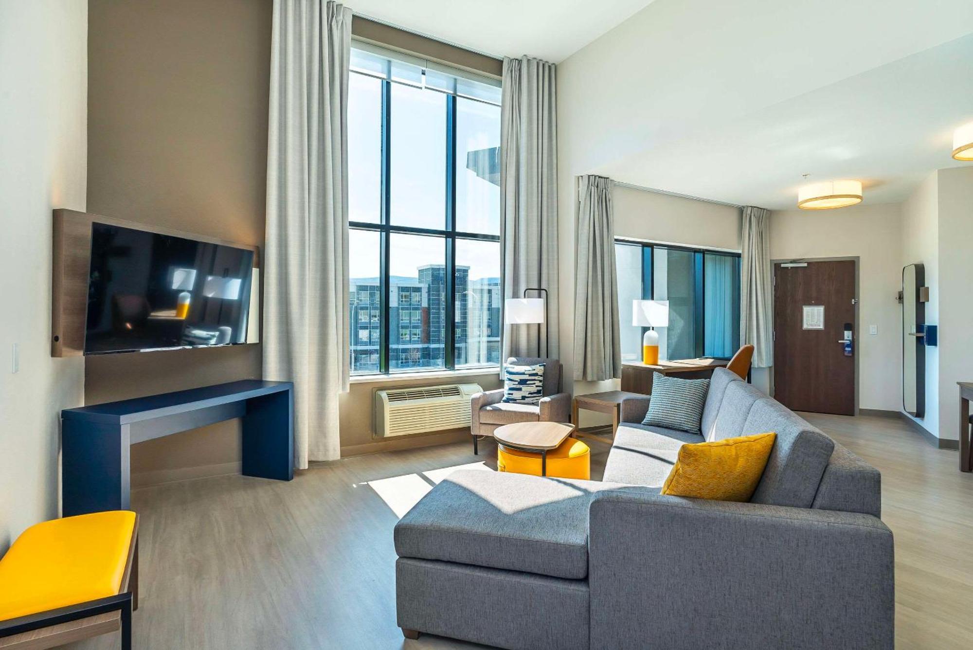 Comfort Suites קלונה מראה חיצוני תמונה