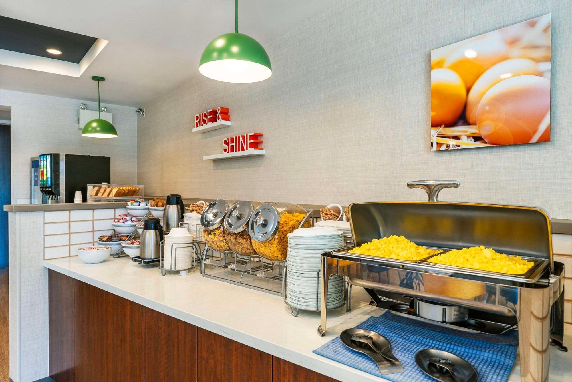 Comfort Suites קלונה מראה חיצוני תמונה